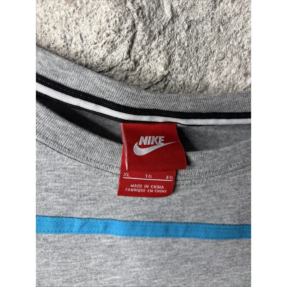 Nike Girls' Long Sleeve Sportswear Graphic T-Shirt in dark‎ grey heather Size XL